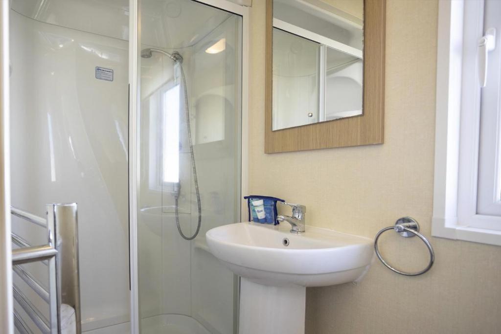 Mill Rythe Coastal Village Selsmore Chambre photo